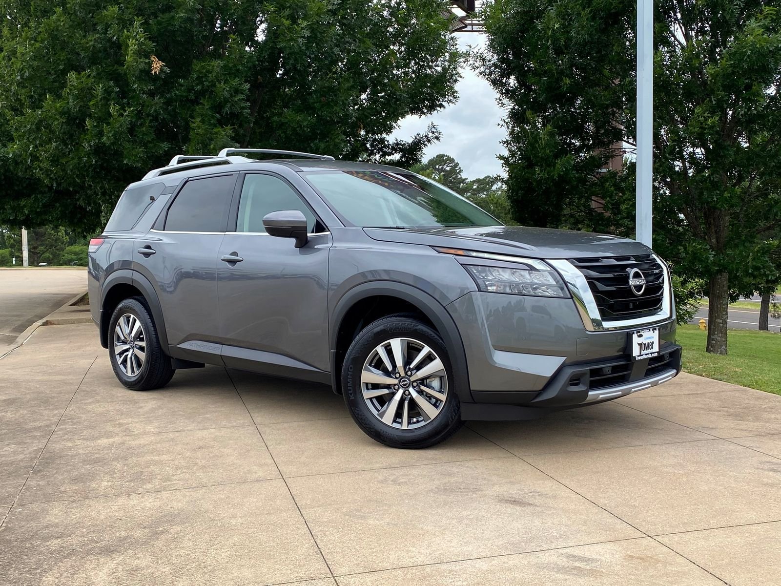 2025 Nissan Pathfinder SL 2WD's photo