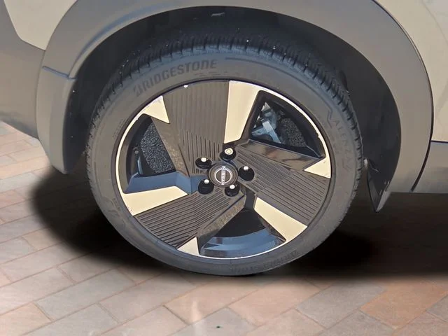 Used 2025 Gray Nissan SR image 4