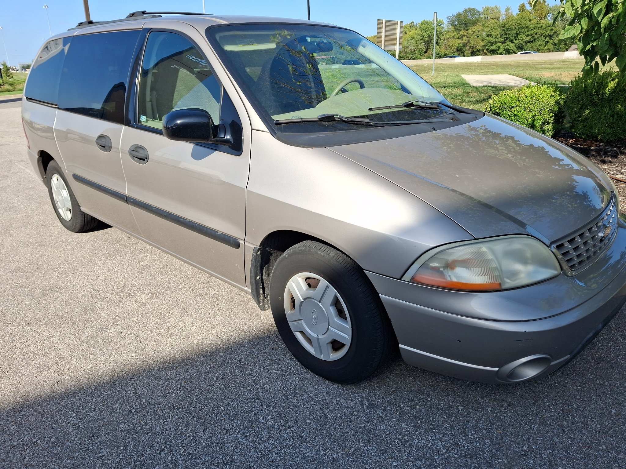 Used 2003 Silver Frost Clearcoat Metallic Ford LX image 9