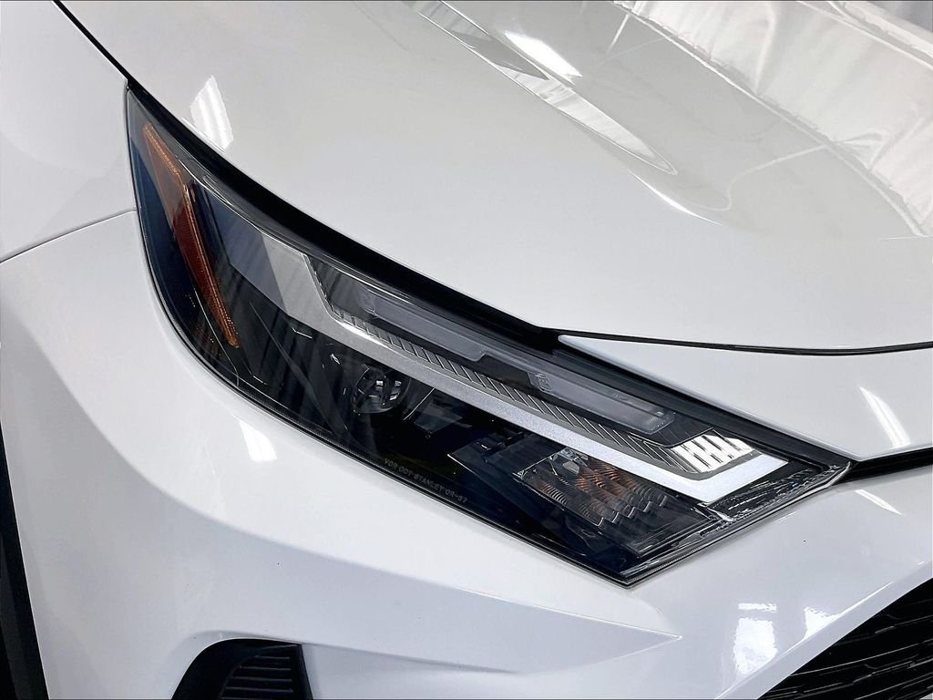 Used 2025 White Toyota XLE image 32