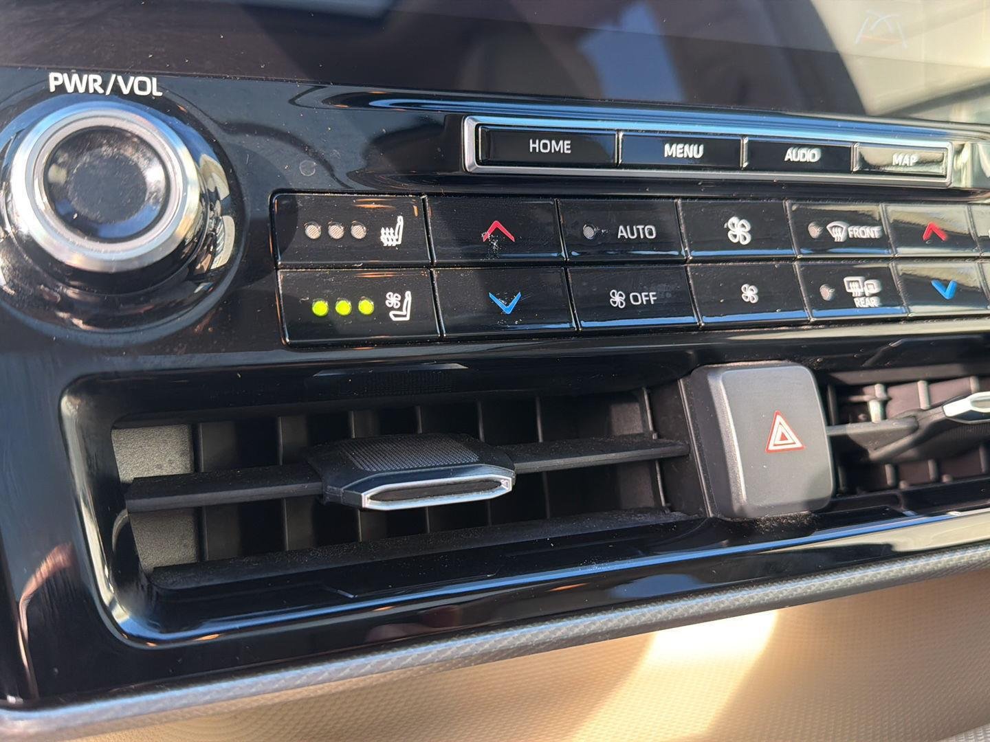 Used 2022 Wind Chill Pearl Toyota Platinum image 28