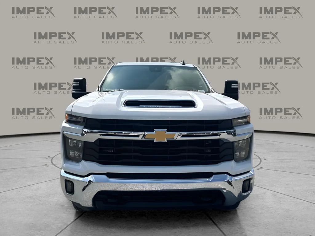 Used 2024 White Chevrolet LT image 9