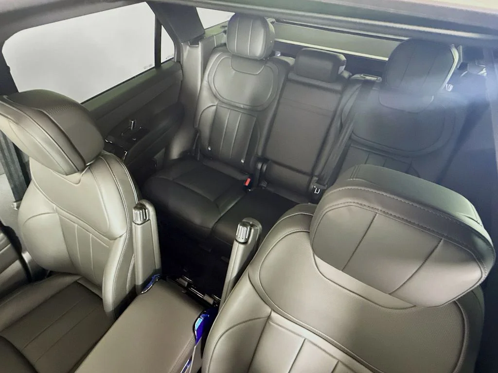 New 2026 Santorini Black Land Rover SE image 14