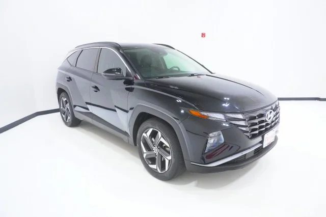 Used 2024  Hyundai SEL image 3
