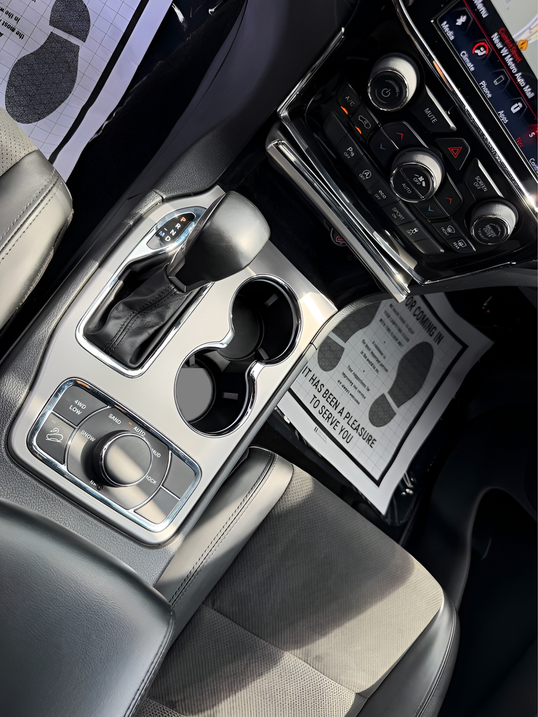 Used 2022 Red Jeep Laredo X image 16