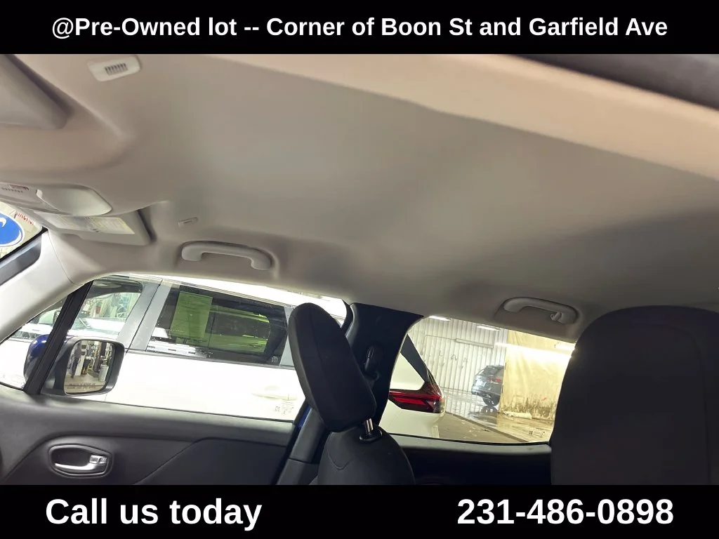 Used 2020 Blue Jeep Latitude image 13