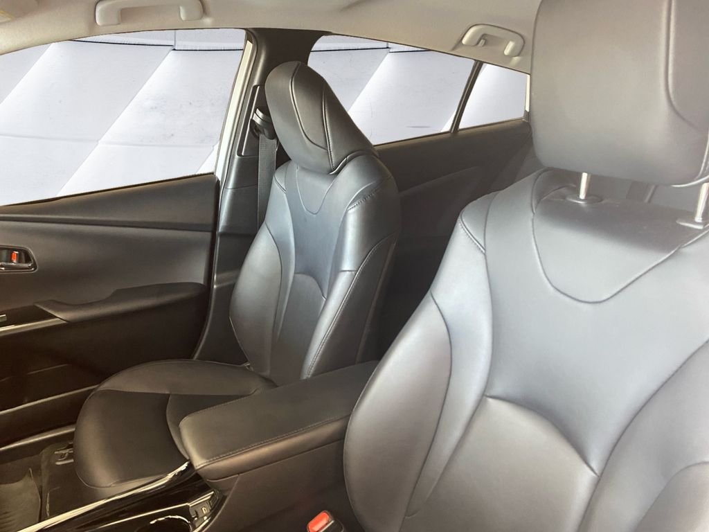 Used 2022 Beige Toyota XLE image 8