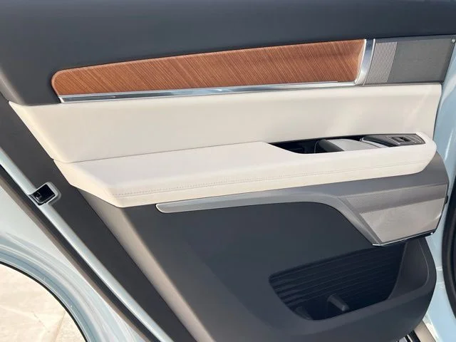 2026 Cadillac VISTIQ Sport - Photo 17
