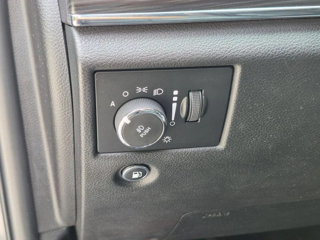 Used 2019 Black Jeep Limited image 16