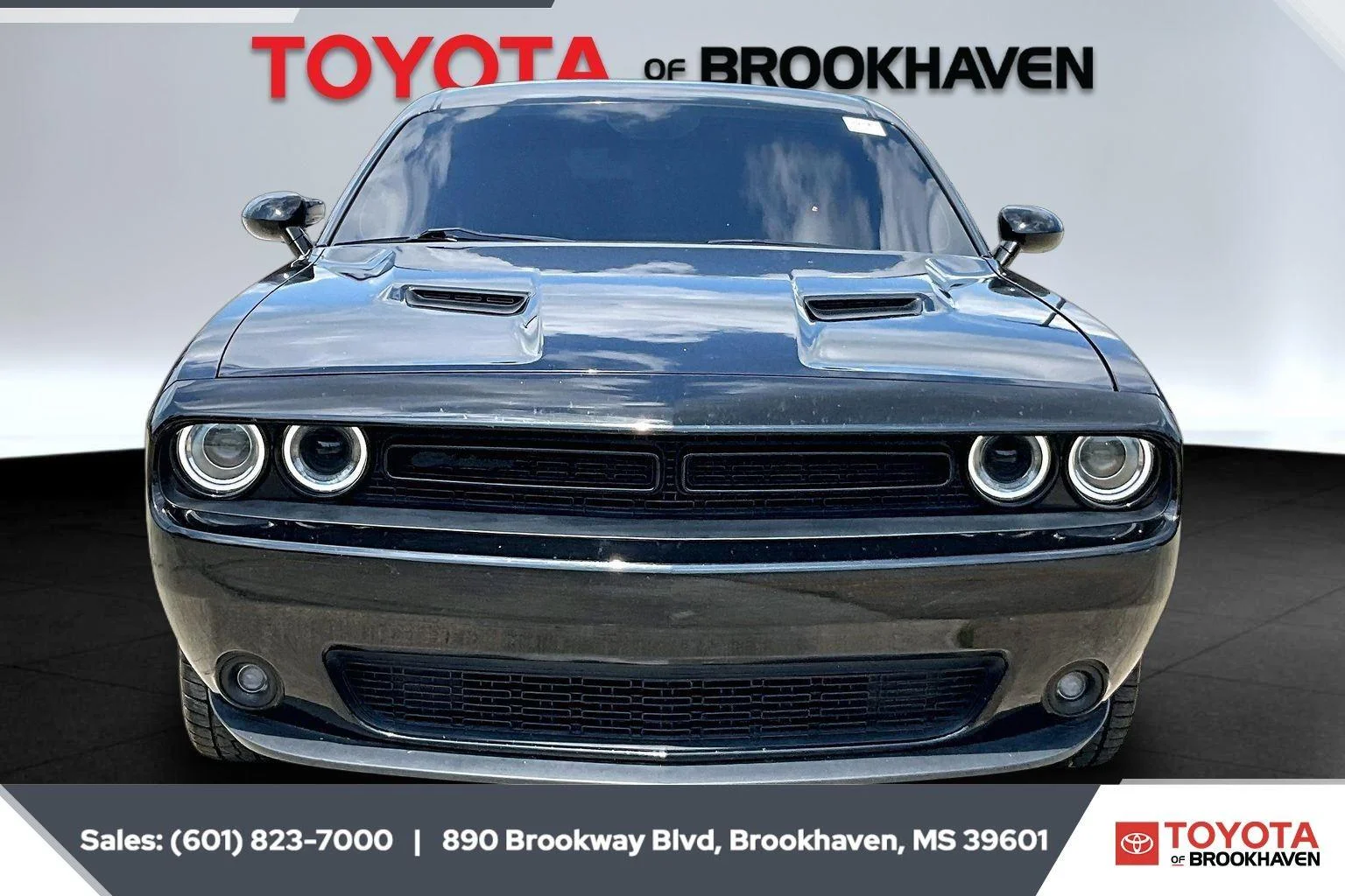 Used 2022 Pitch Black Clearcoat Dodge SXT image 3