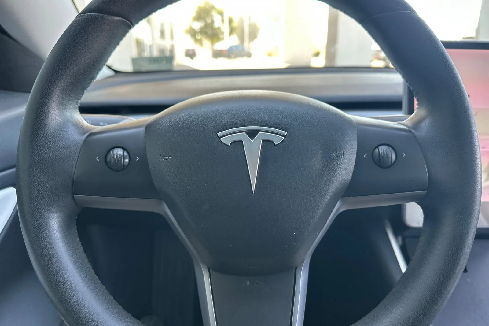 Used 2019 White Tesla Standard Range Plus image 22
