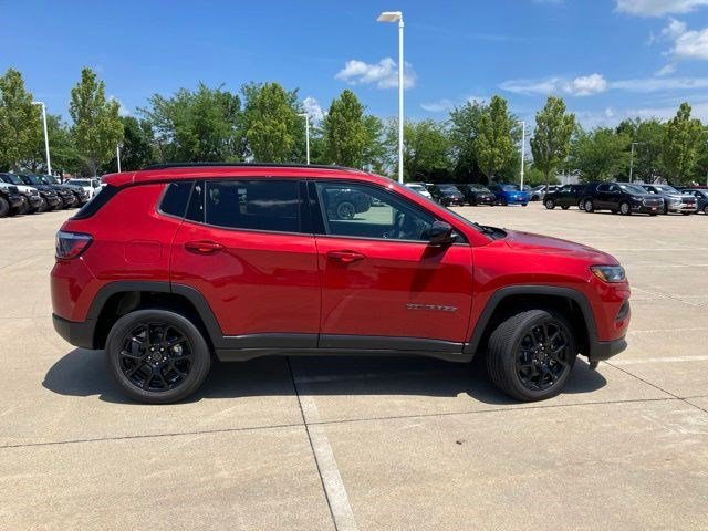 New 2026 Red Hot Pearlcoat Jeep Latitude Altitude image 4