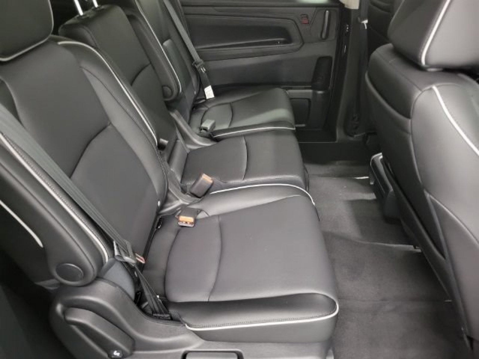 New 2026 Platinum White Pearl Honda Touring image 6