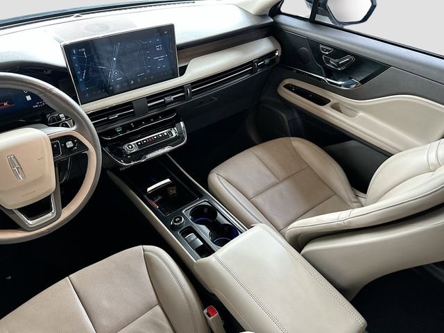 Used 2023 White Lincoln Reserve image 24