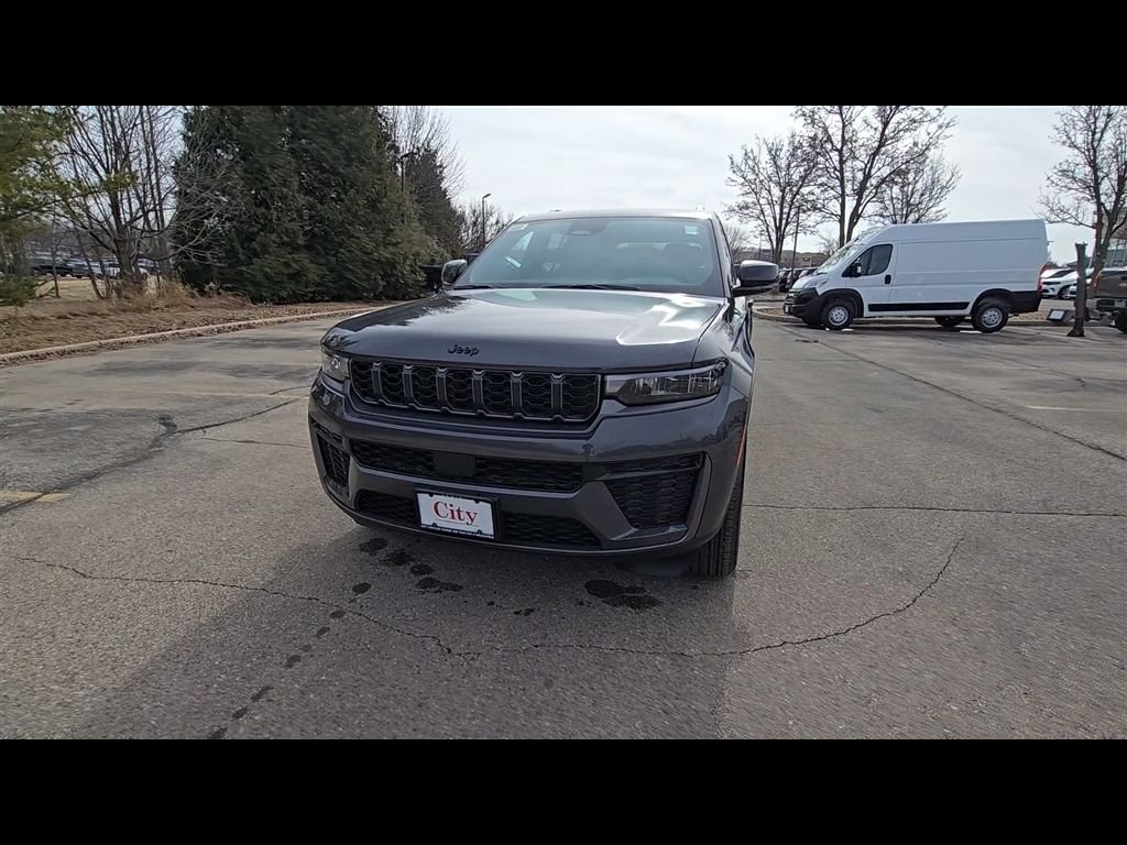 New 2026 Baltic Gray Metallic Clear-Coat Exterior Paint Jeep Altitude image 3