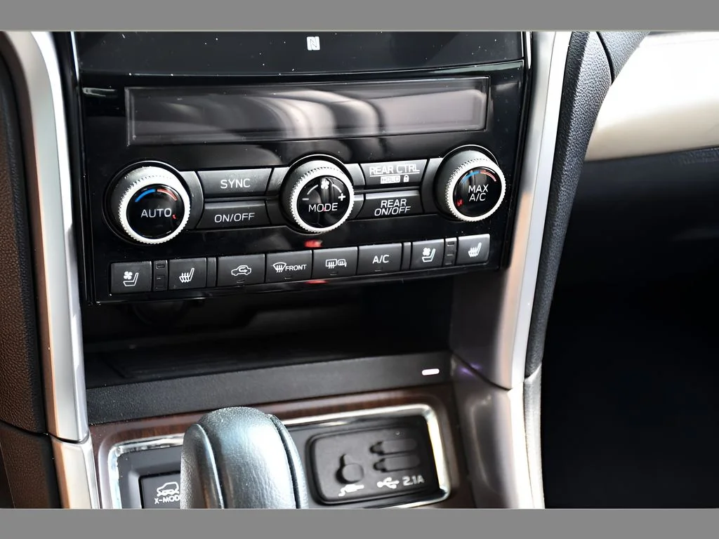 Used 2021 Ice Silver Metallic Subaru Touring image 38