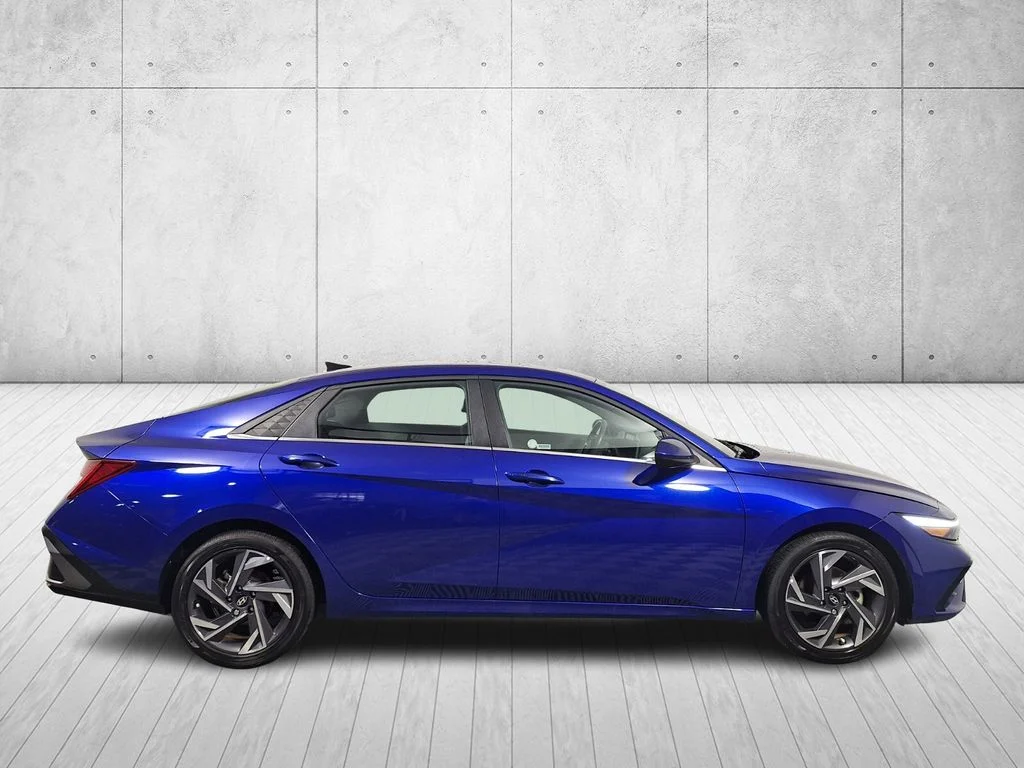 Used 2025 Intense Blue Hyundai SEL Convenience image 4