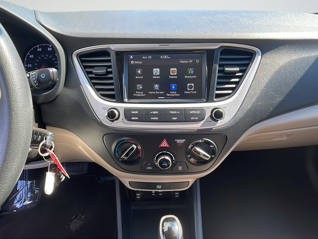 Used 2022 White Hyundai SEL image 19