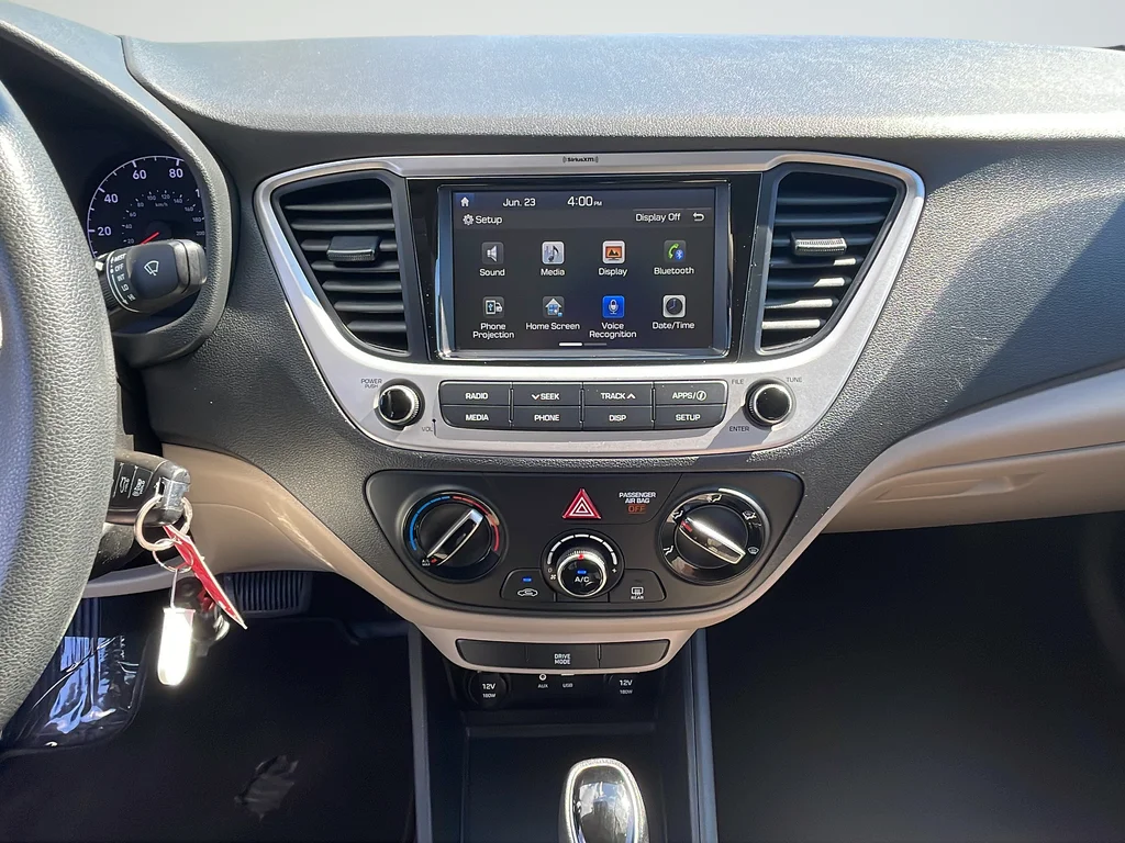Used 2022 White Hyundai SEL image 19