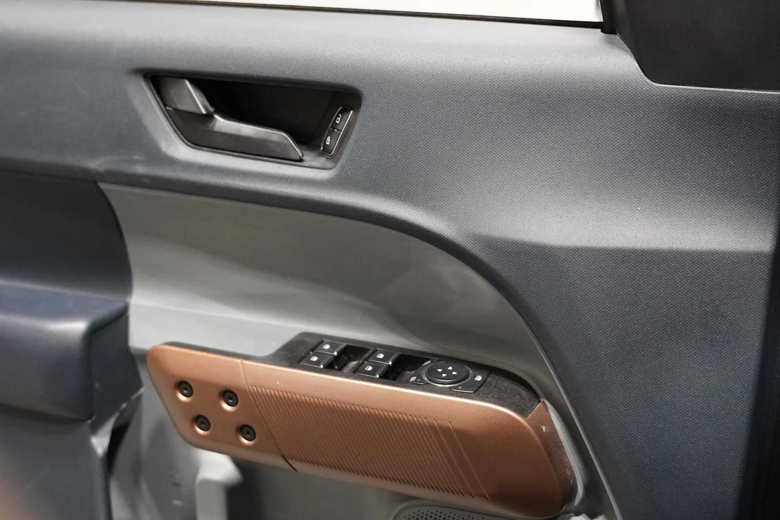Used 2023 Carbonized Gray Metallic Ford Lariat image 14