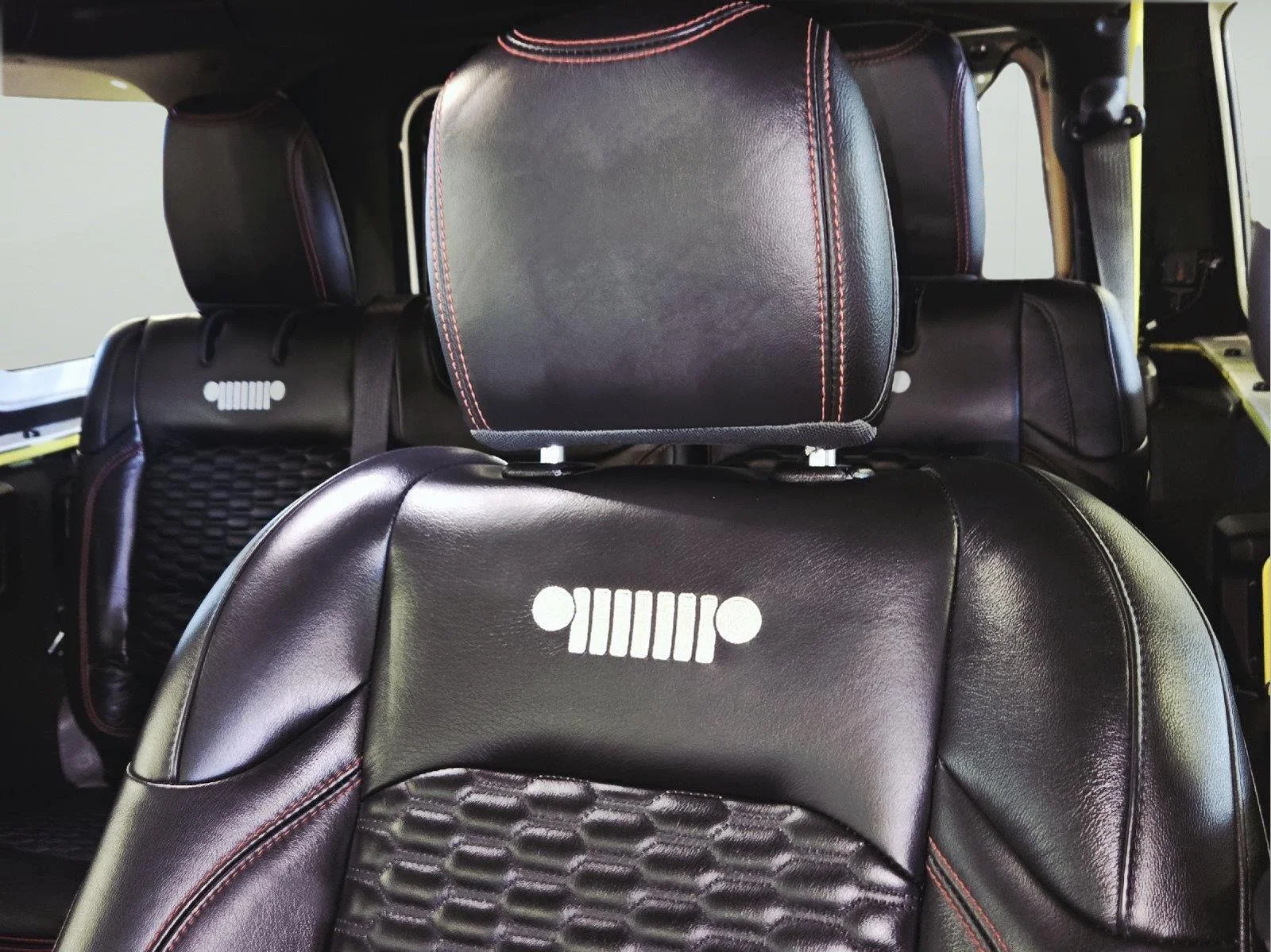 Used 2023 High Velocity Clearcoat Jeep Rubicon image 35