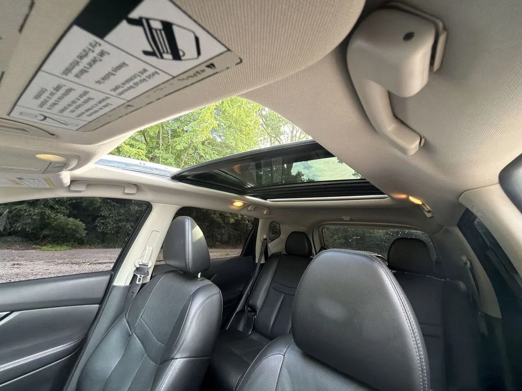Used 2016 Blue Nissan SL image 17
