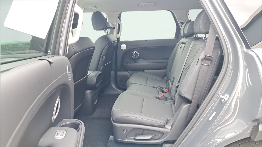 New 2026 Gray Hyundai SEL 8P image 12