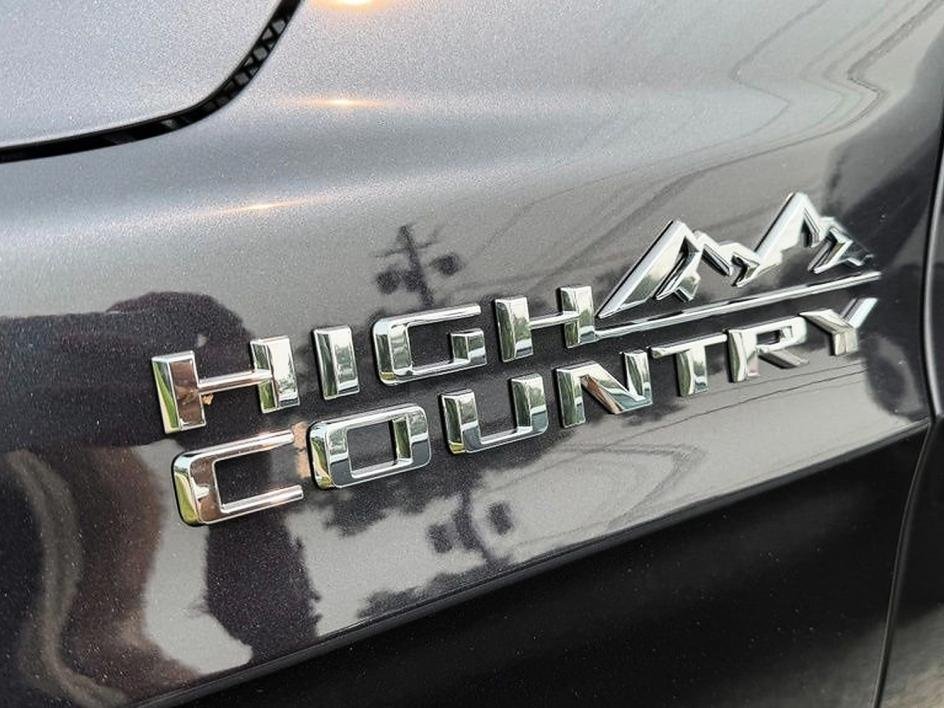 Used 2025 Gray Chevrolet High Country image 5