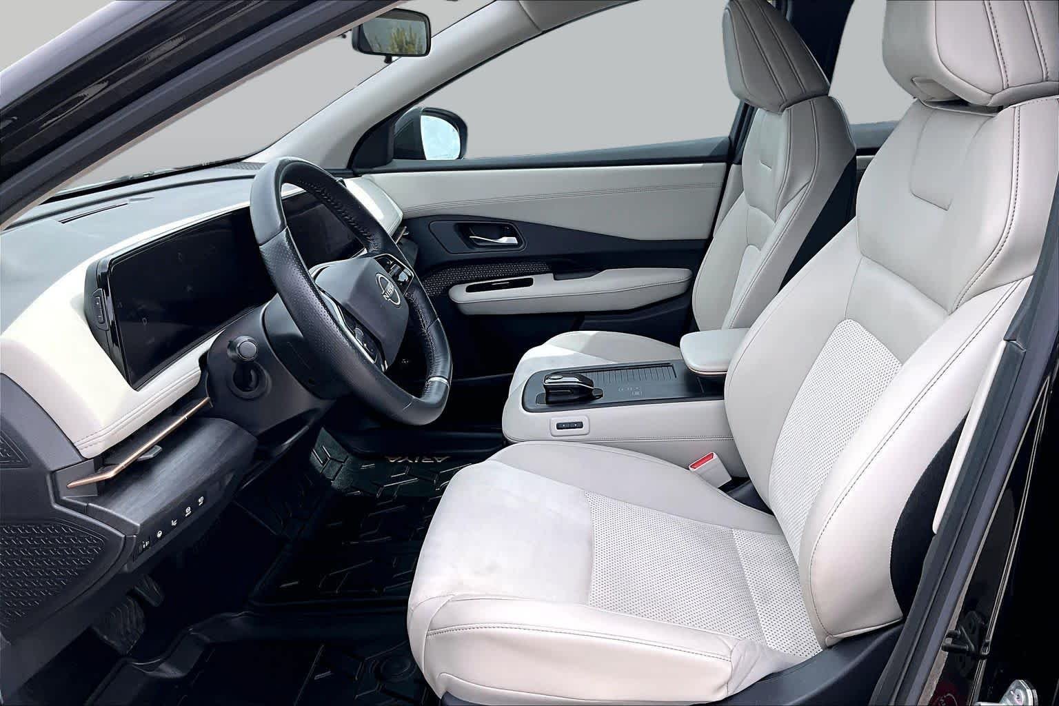 Used 2023 Black Diamond Pearl Nissan ENGAGE image 7