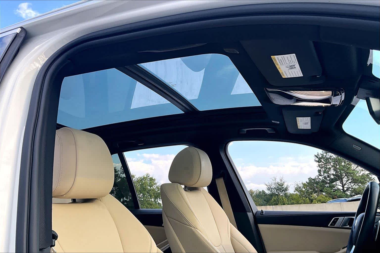 Used 2019 Alpine White BMW xDrive40i image 13
