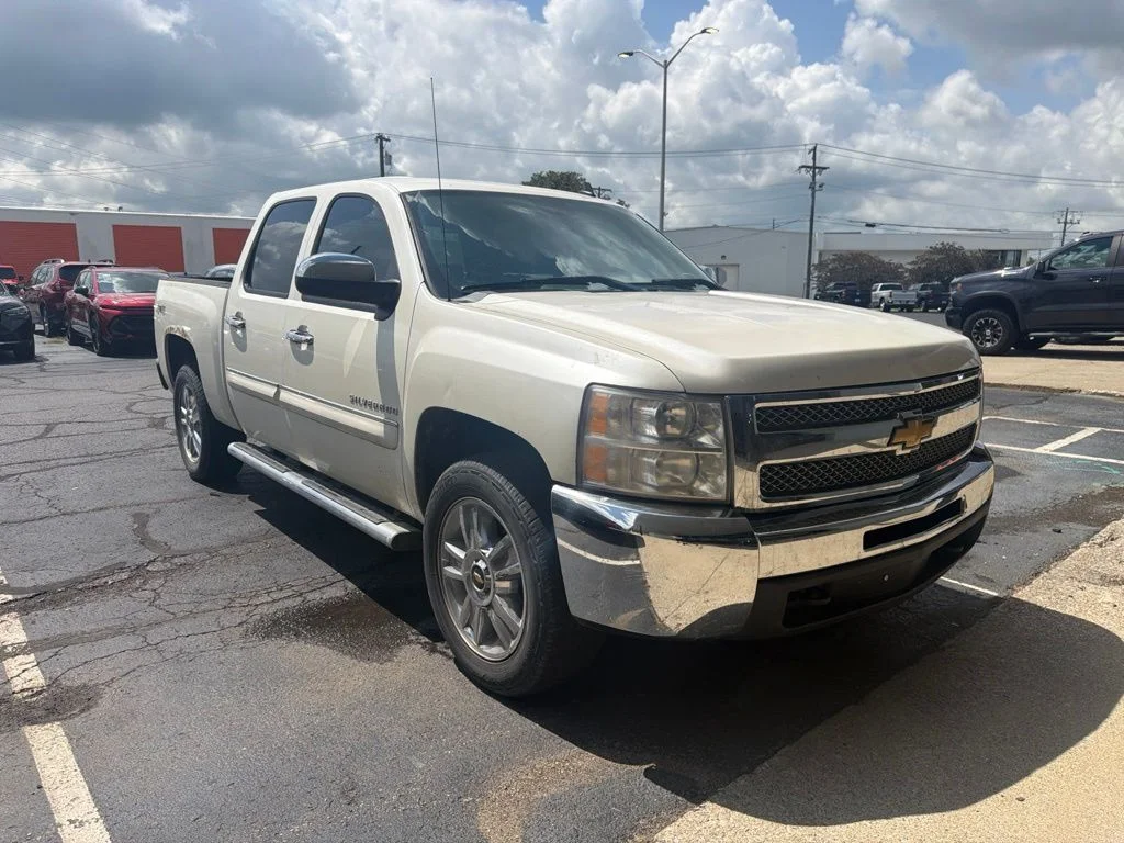 Used 2012 White Chevrolet LT image 1
