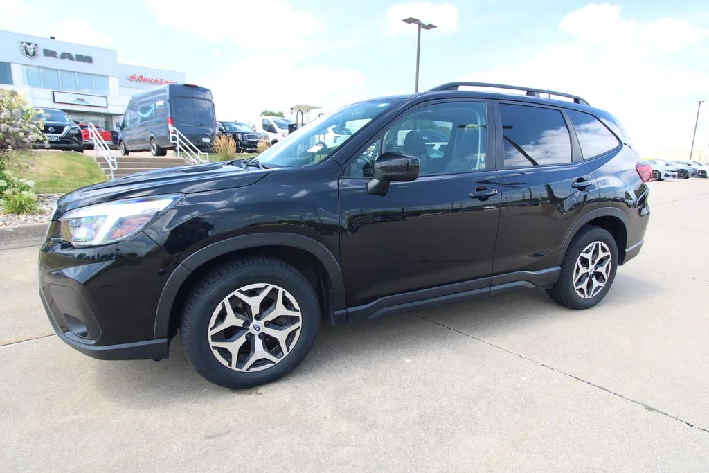 Used 2021  Subaru Premium image 17