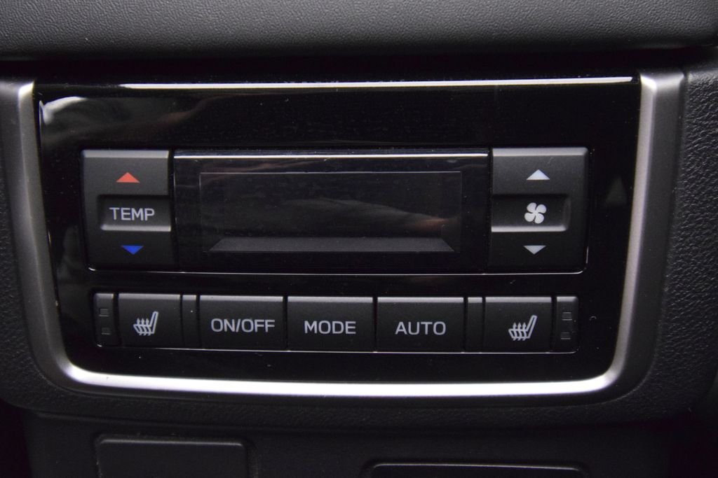 Used 2025 Crystal White Pearl Subaru Limited image 41
