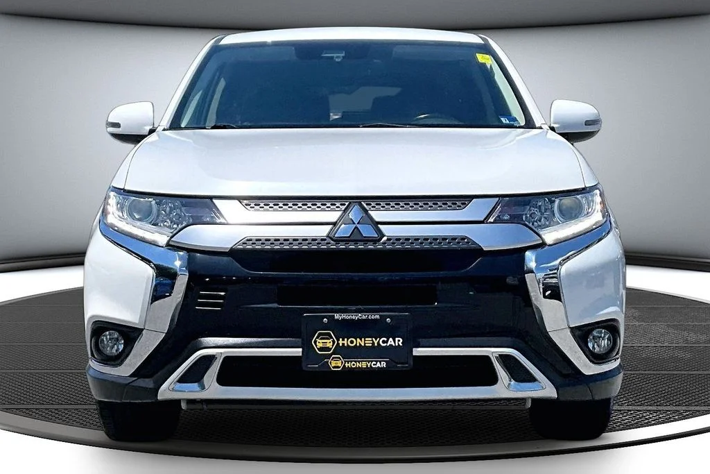 Certified Used 2020  Mitsubishi SE image 2