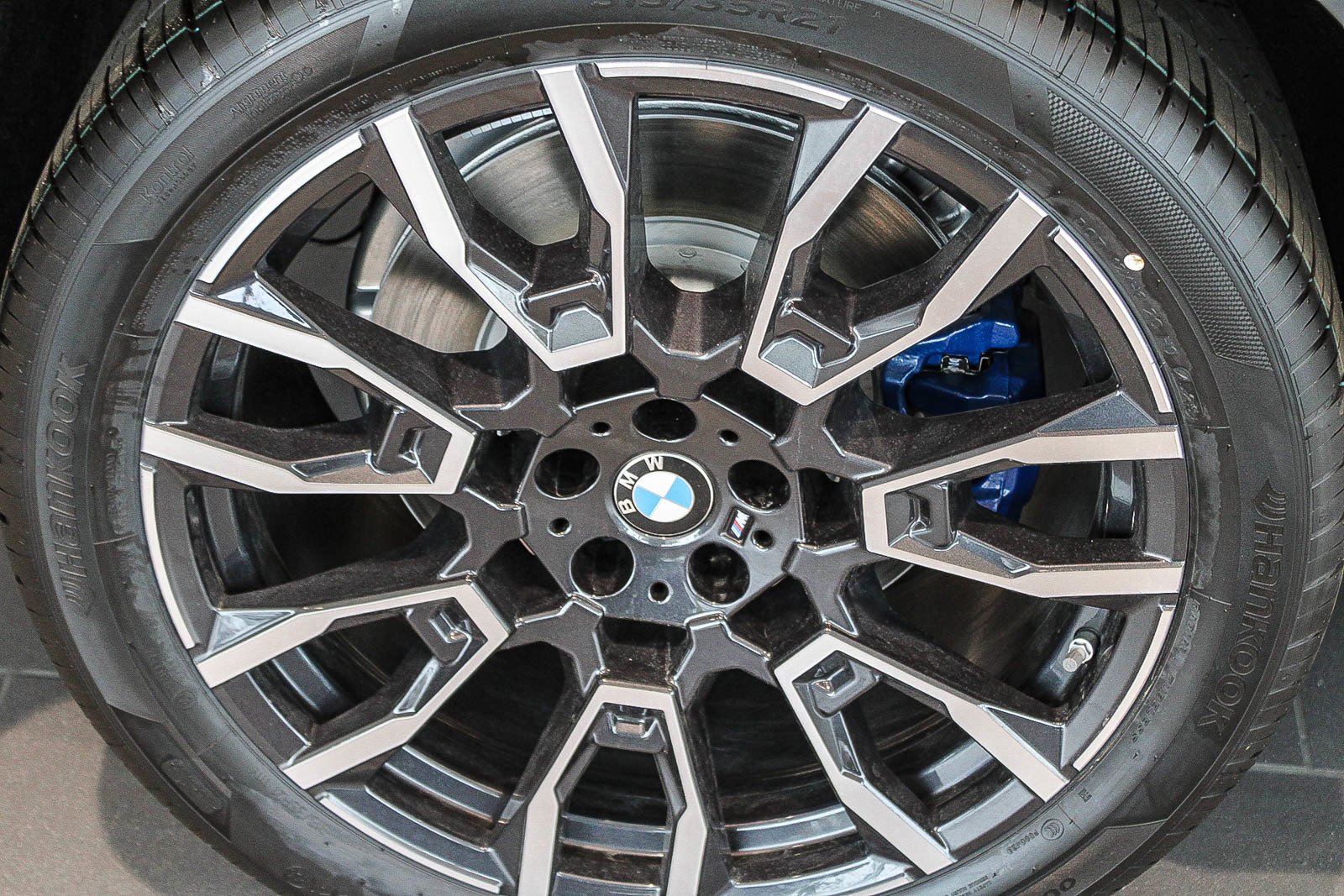 New 2026 Frozen Pure Grey Metallic BMW xDrive50e image 9