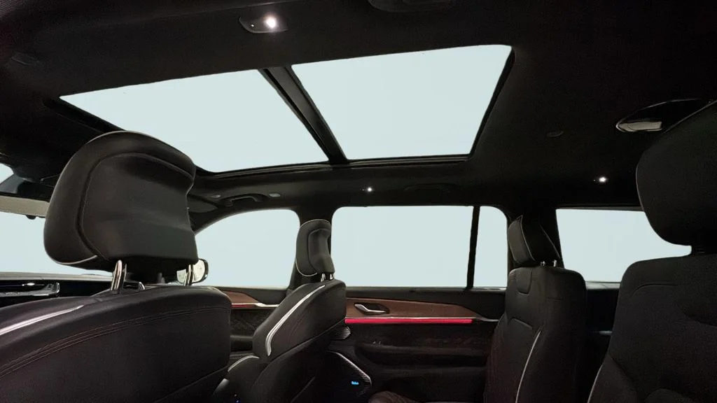 New 2026 Bright White Clear-Coat Exterior Paint Jeep Summit image 16
