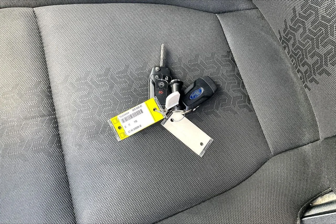 Used 2020 Black Ford XLT image 30