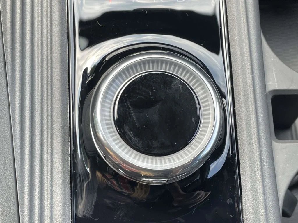 New 2026 Diamond Black Crystal Pearlcoat Jeep Laredo image 39