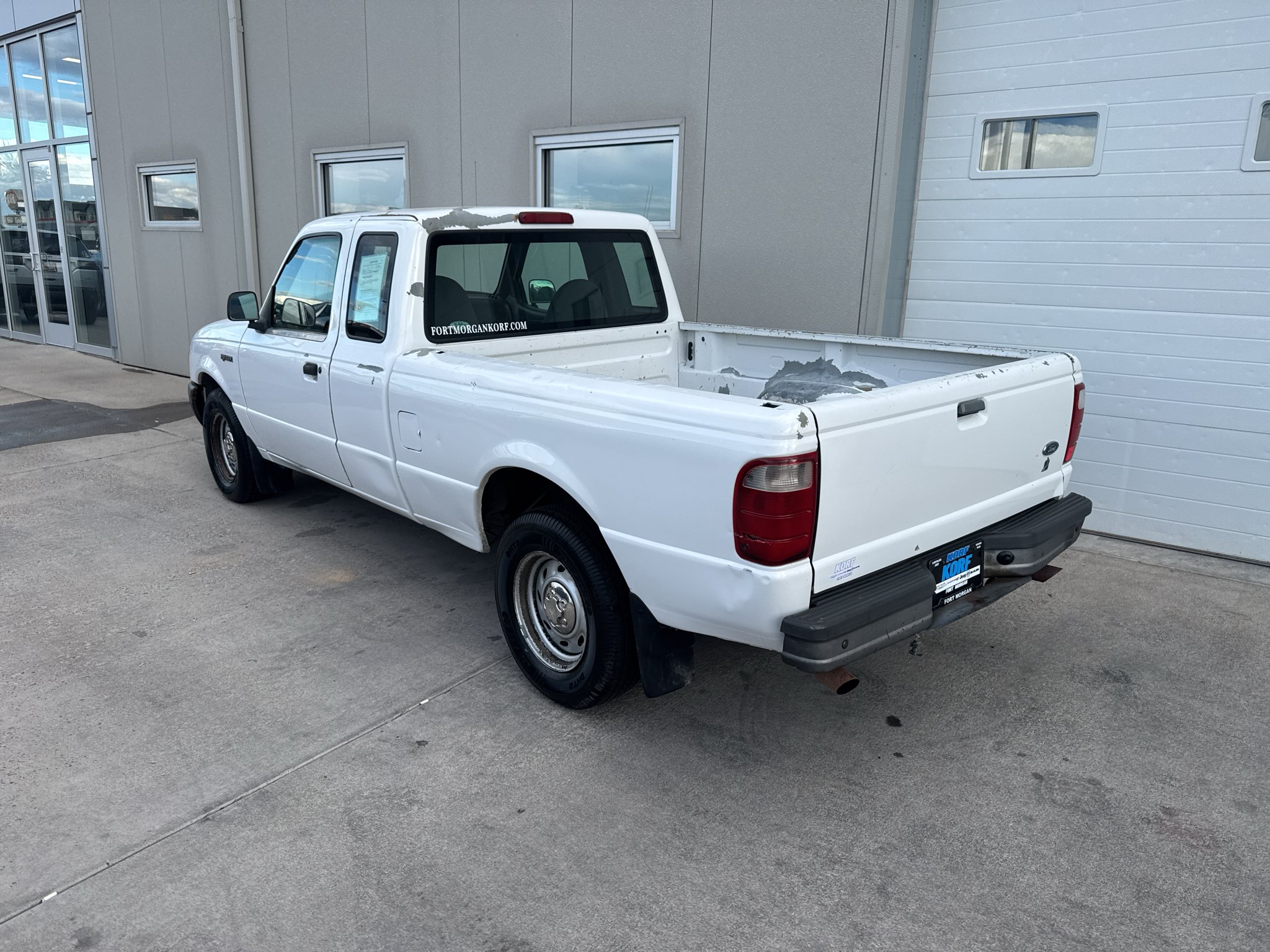 Used 2001 Oxford White Clearcoat Ford Edge image 3