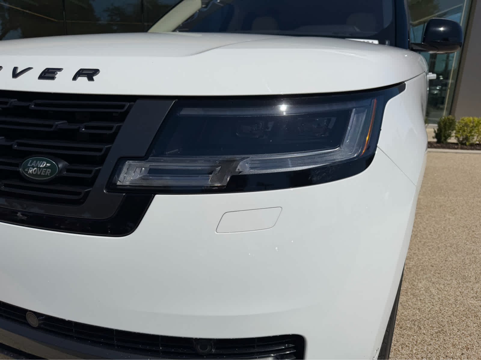 Certified Used 2023 WHT Land Rover SE image 10