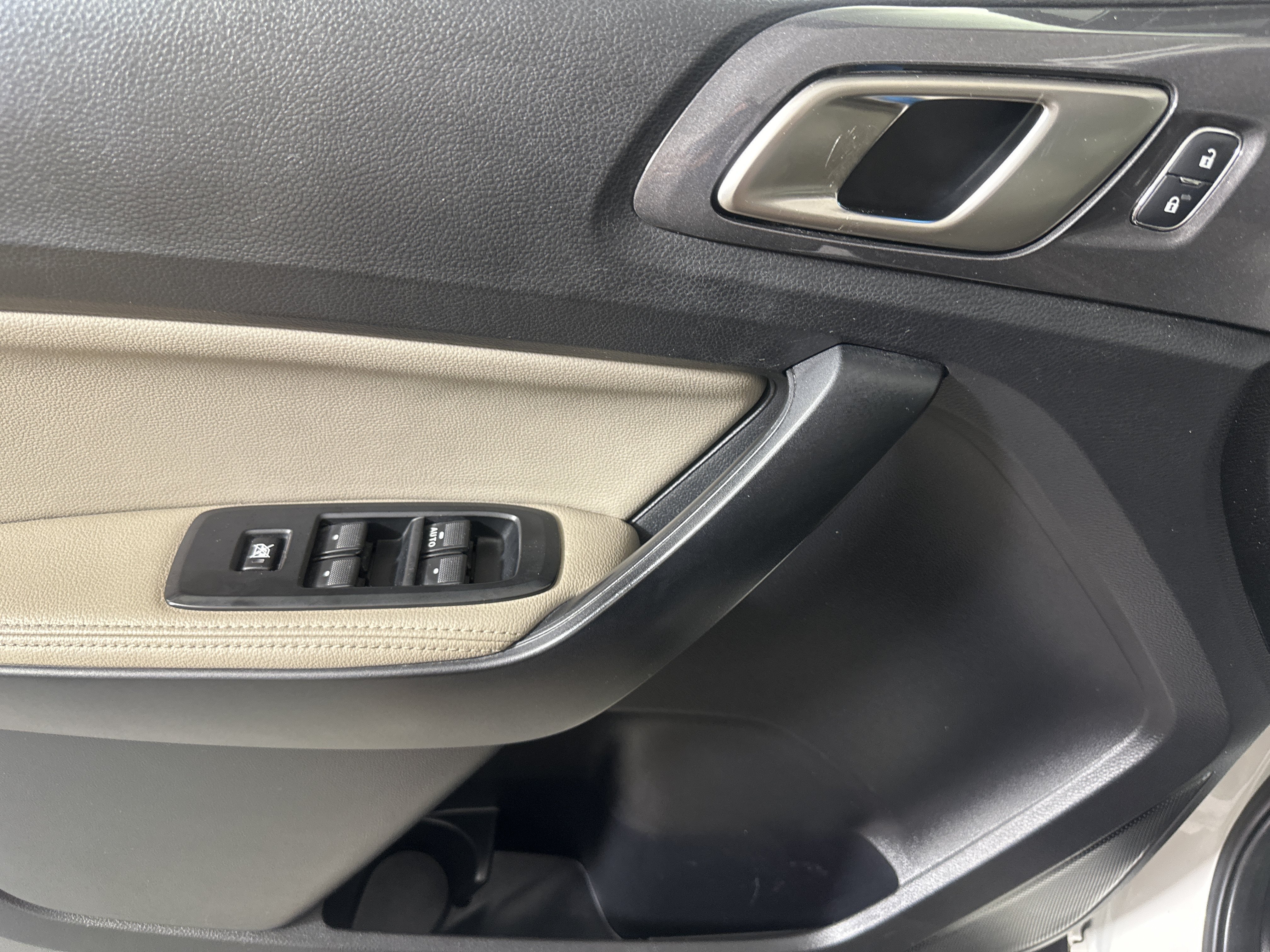 Used 2019 White Ford  image 11