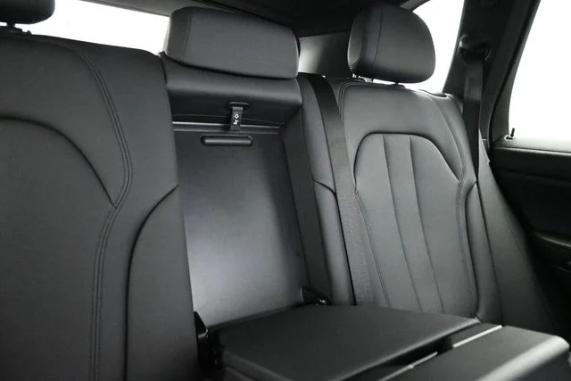 Used 2022 White BMW xDrive40i image 19