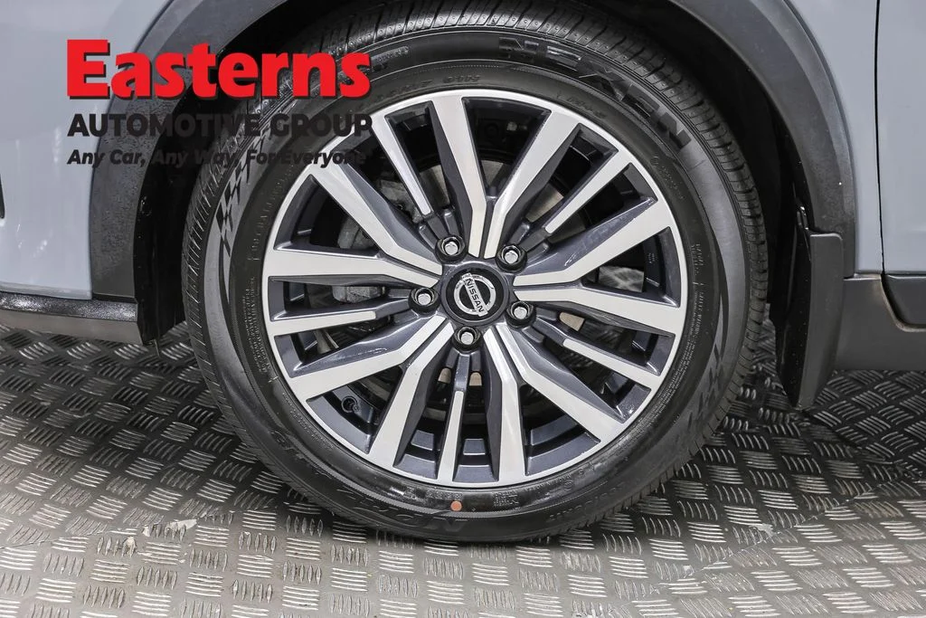 Used 2021 Gray Nissan SV image 32