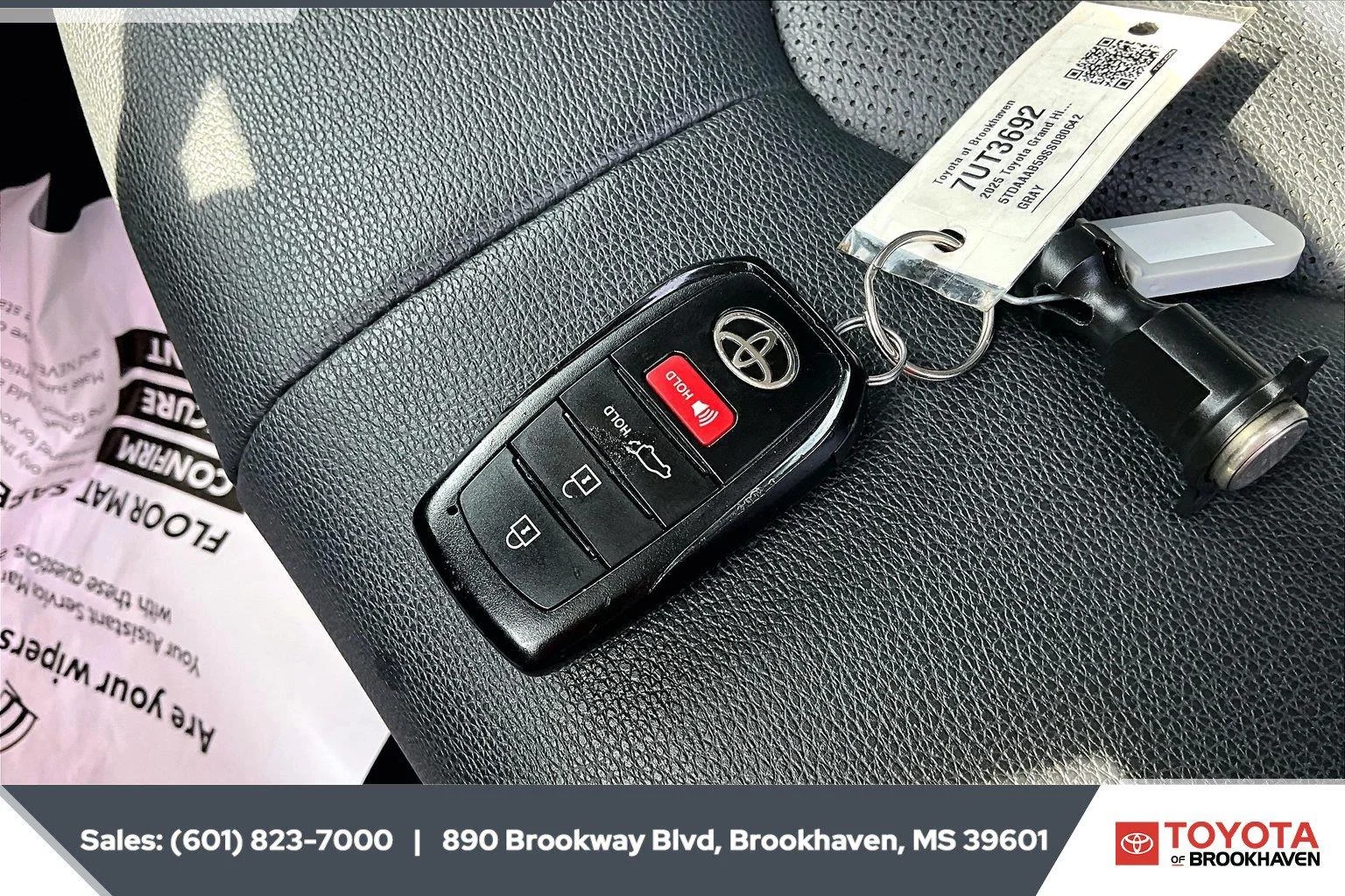Used 2025 Storm Cloud Toyota XLE image 9