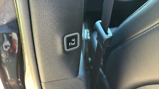 Used 2025 Black Chrysler Select image 37