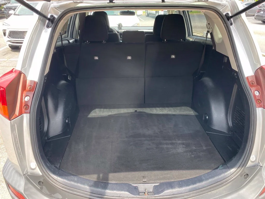 Used 2013 Silver Toyota XLE image 10