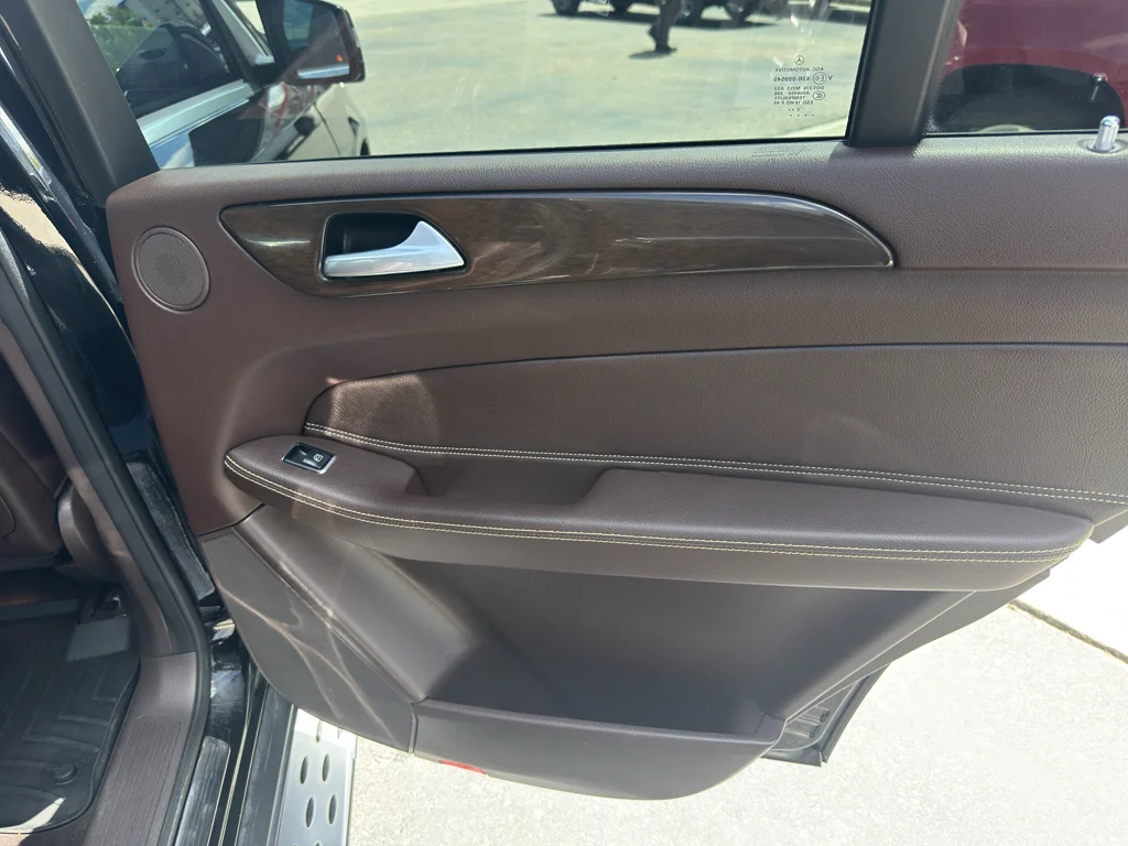 Used 2019 Black Mercedes-Benz 450 4MATIC® image 12