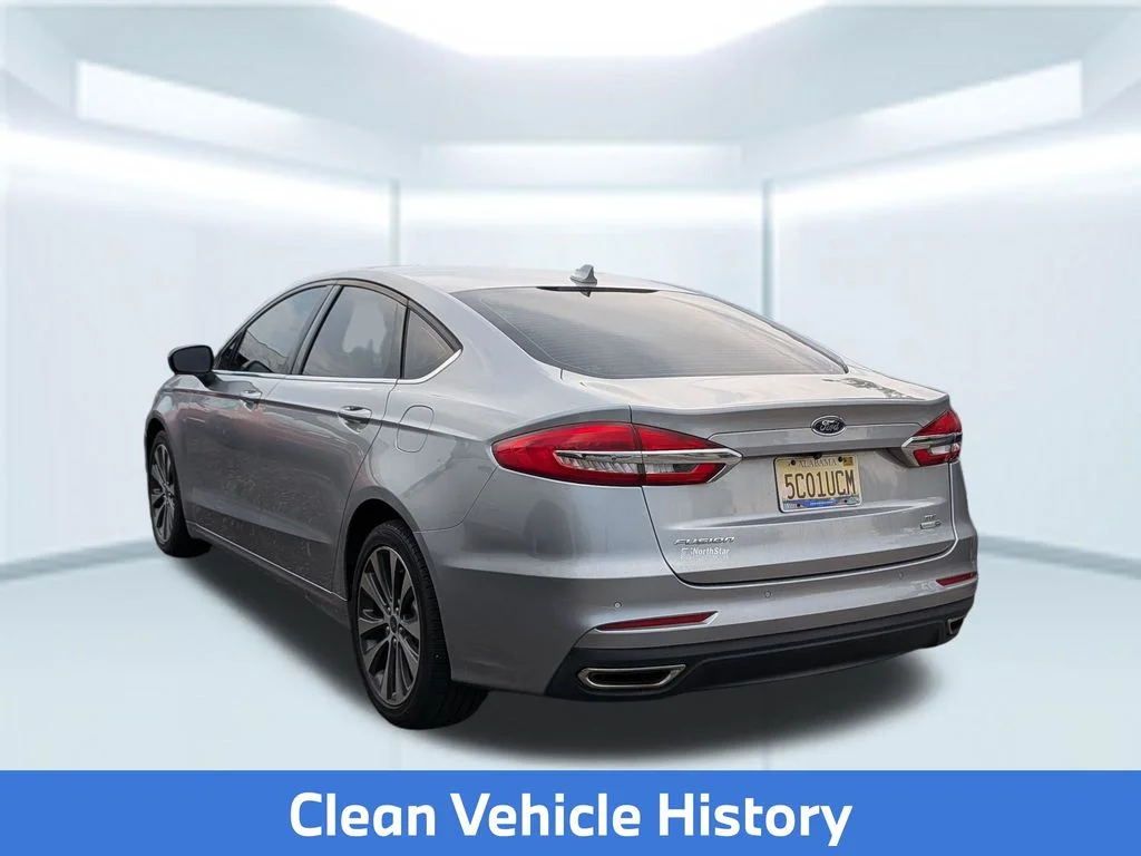 Used 2020 Silver Ford SE image 2