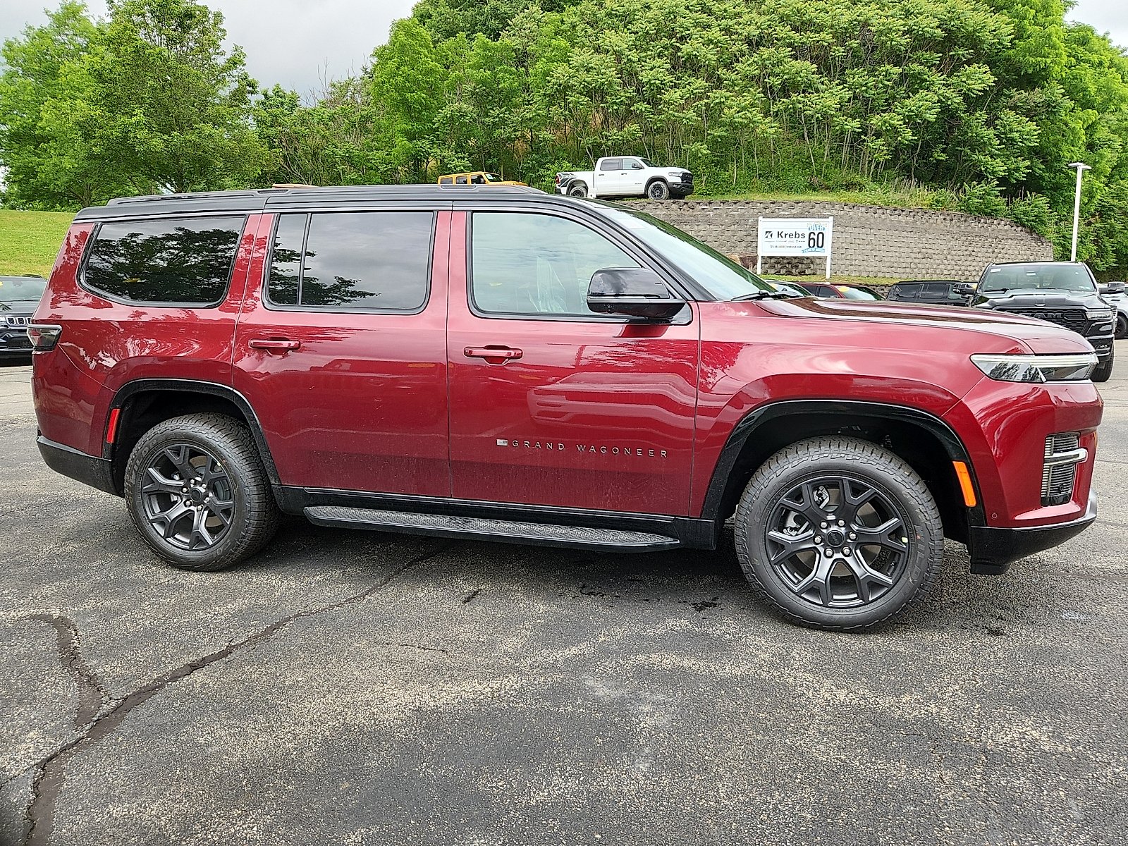 New 2026 Velvet Red Pearl-Coat Exterior Paint Jeep Upland 4x4 image 7