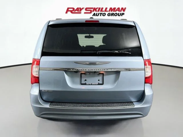 2013 Chrysler Town & Country Touring - Photo 6